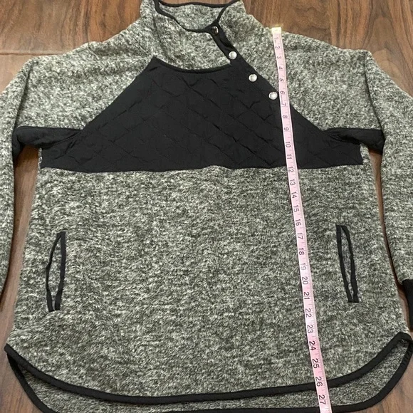 Abercrombie & Fitch Gray Fleece Black Quilted Pullover Sweater - Picture 6 of 8